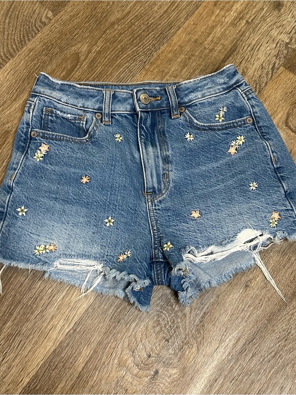 American Eagle Jean Denim Shorts - Women’s Size 00 - Embroidered Flowers